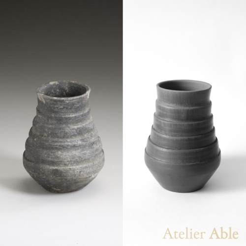 1 On the left: the original beaker from 600-700 found at grave field at Rijnsburg, collection Rijksmuseum voor Oudheden in the Netherlands. On the right: the reconstruction