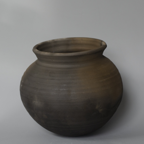Replica of a greyware cooking pot, the original was found in Kortrijk, dating 1250-1325