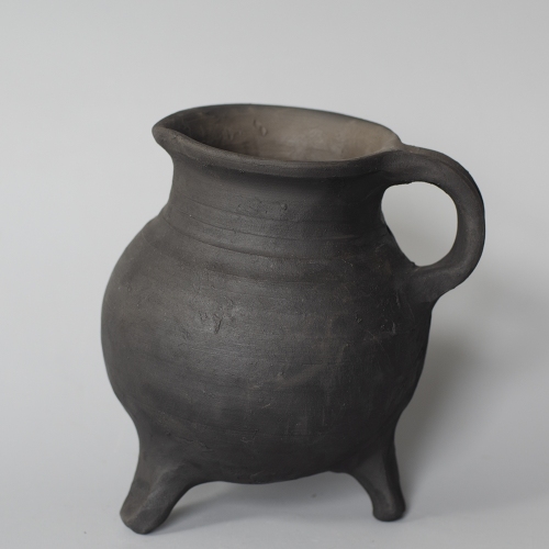 Replica of a greyware pipkin. The original was found in Ermelo among misfired pottery from around 1300