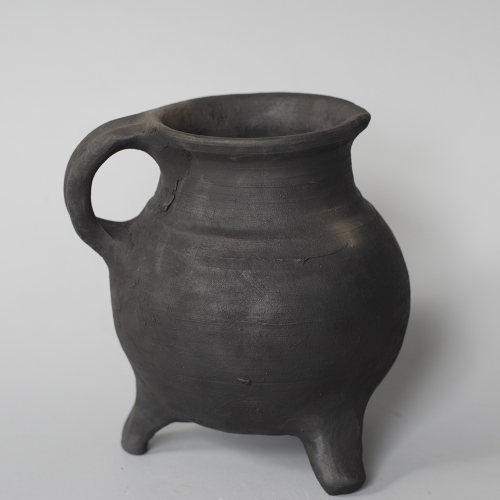 Replica of a greyware pipkin. The original was found in Ermelo among misfired pottery from around 1300