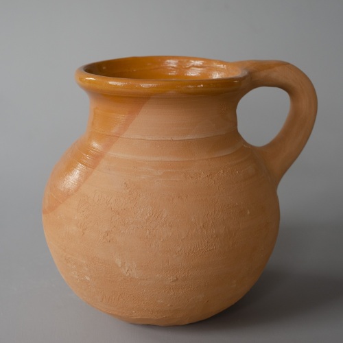 reconstruction of a chamber pot dating around 1375-1425
