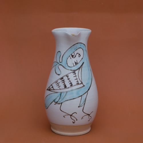 left replica. right: pitcher-from-Montelupo-1320-1340-Museo-della-ceramica-di-Montelupo