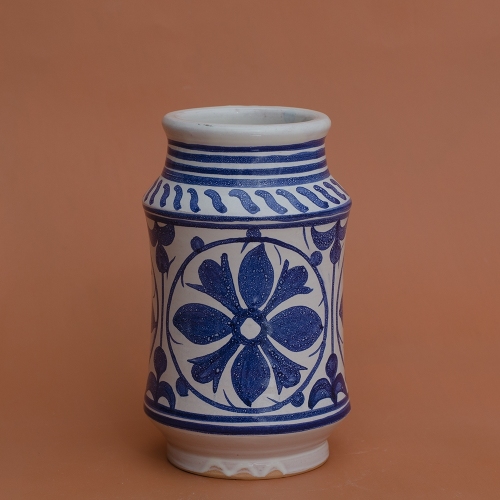 replica-of-an-albarello-from-Spain-ca-1450