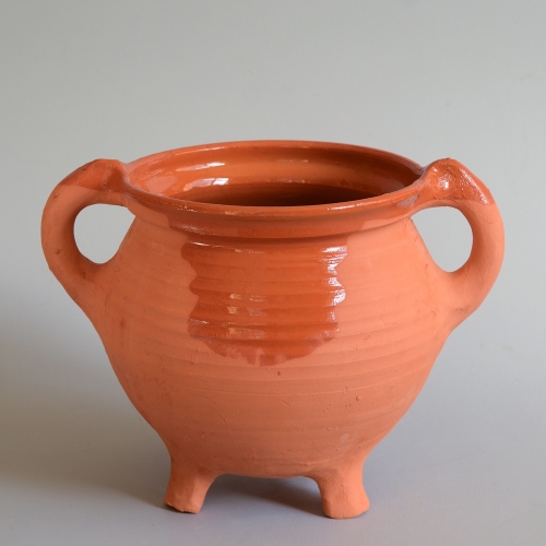 replica of a 17th century cooking pot