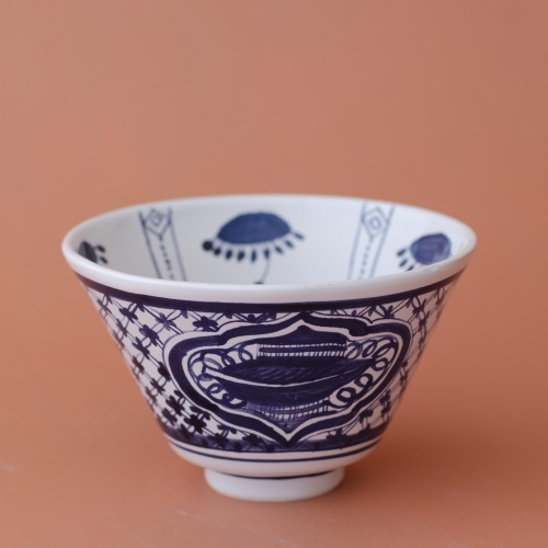 Replica of a majolica tea bowl in Asian fashion. The original was found in Groningen